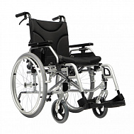 Кресло-коляска Ortonica для инвалидов Trend 70 с пневматическими колесами.
